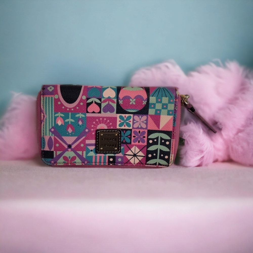 ✨Dooney & Bourke disney wallet
